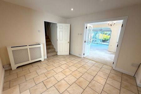 Sint Niklaas Close - Photo 2