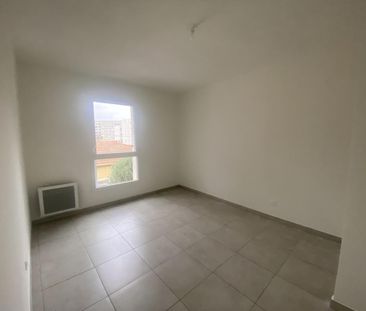 Location Appartement 3 pièces 71m² NIMES 30900 - Photo 4