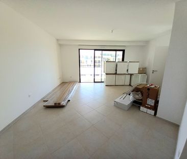 AIX LA DURANNE APPARTEMENT 2 PIECES RECENT TERRASSE ET GARAGE, - Photo 4