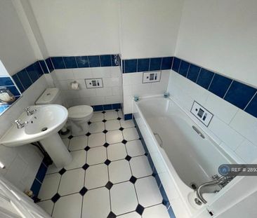 3 bedroom end of terrace house to rent - Photo 5