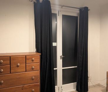 1 Bedroom Flat with Balcony, Freemans Bay - Photo 6