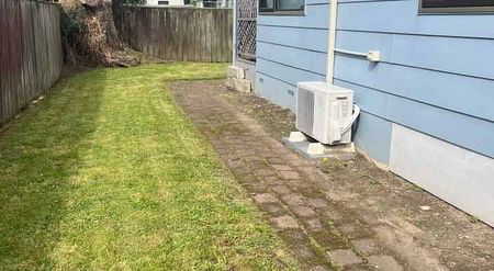 Charming 2BR Home (stand alone) - Photo 2