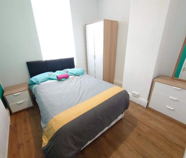4 bedroom terraced house to rent - Photo 1