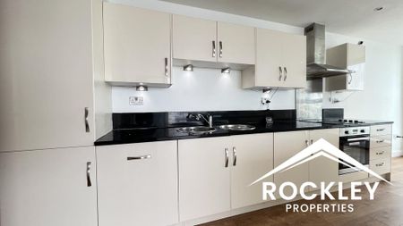 2 bedroom flat to rent - Photo 2