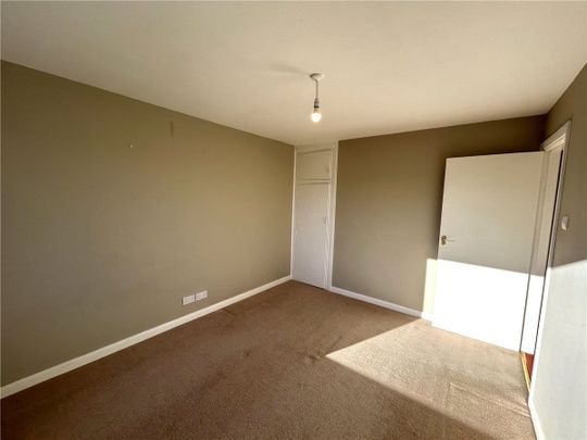 Available now, 80 Beckwith Crescent is a spacious four bedroomed, detached property conveniently situated on the popular south side of Harrogate. - Photo 1