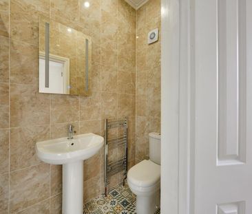 3 Bed Flat - Photo 4