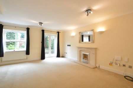 Hadley Place, WEYBRIDGE, KT13 - Photo 3