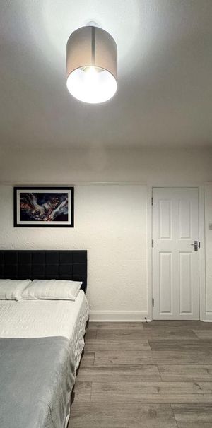 1 bedroom in a house share to rent - Photo 1