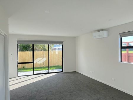 Newish townhouse with double glazing - Photo 5