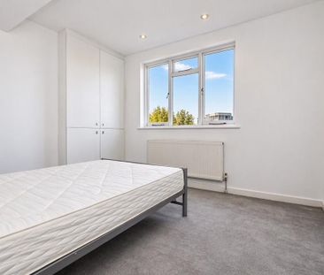 3 bedroom flat to rent - Photo 4