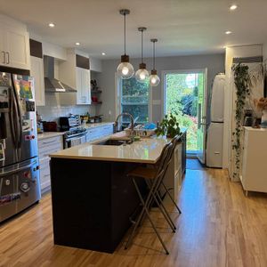 Rosemont · Grand 6 ½ De 1 450 Pi² · Cour - Photo 2