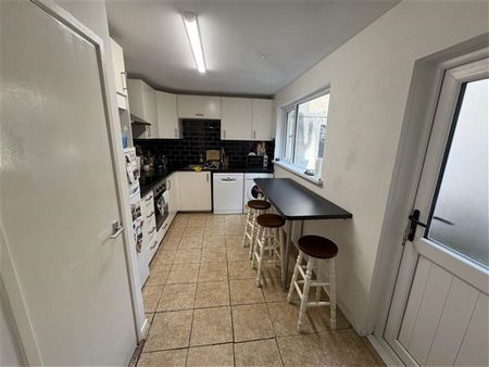 2 Sandhurst Drive, Belfast, BT9 5AY - Photo 3