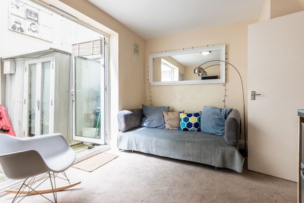 Studio Flat, Little Western St, BN3 - Photo 1