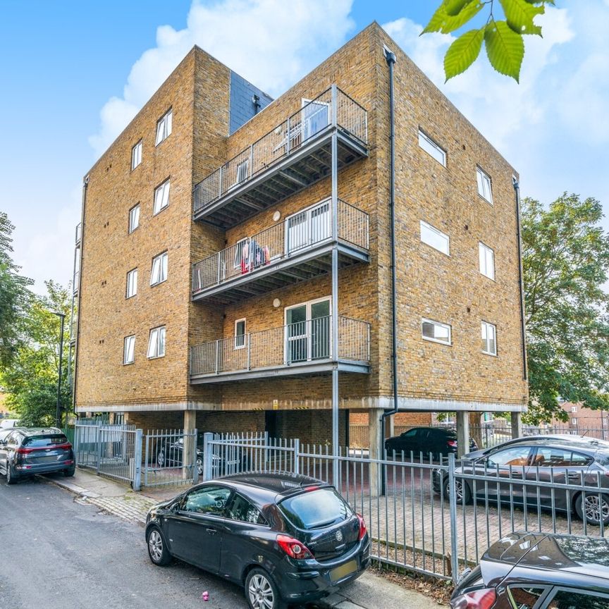 Flat to rent - Frances Street, London, SE18 - Photo 1