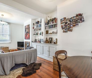 Terraced House to rent - Walnut Tree Road, London, SE10 - Photo 4