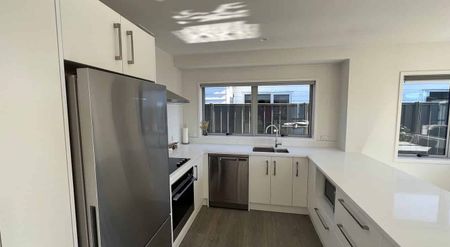 3 Bedroom, 2 Bathroom - New Build Townhouse - Photo 4