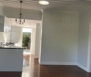 RUSSELL - TWO BEDROOMS - $625.00/WEEK - Photo 1