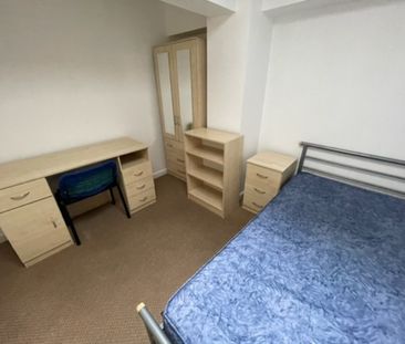 6 Bed Student Accommodation - Photo 4