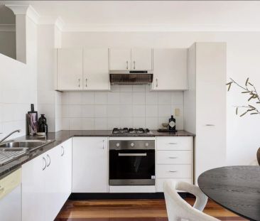 Elevated Inner-Sydney Apartment with Views & Parking - Photo 5