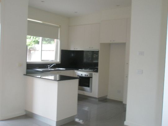 4/13 Irving Avenue PRAHRAN - Photo 1