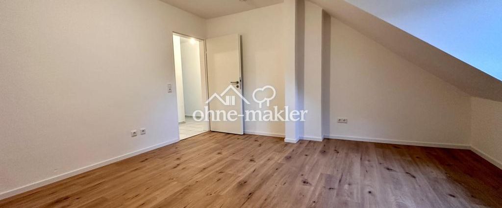 Helle 2-Zimmer-Dachgeschosswohnung mit Einbauküche – frisch renoviert - Foto 1