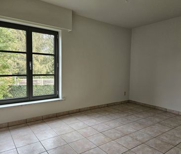 Appartement met 2 slaapkamers, terras en staanplaats - Photo 5