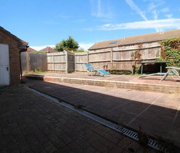 5 bedroom detached house to rent - Photo 4