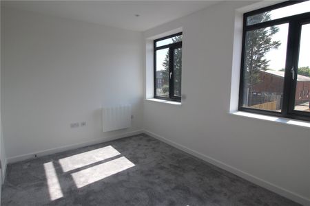 Fleet Road, Fleet, Hampshire, GU51 - Photo 2