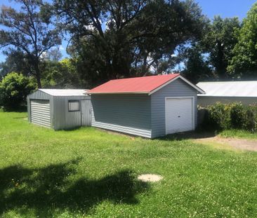 This charming 3 bedroom is in the heart of Armidale CBD - Photo 2