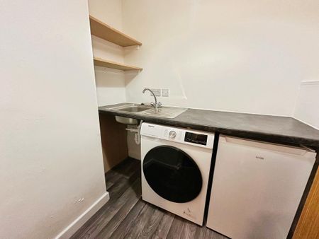 3 bedroom flat to rent - Photo 2