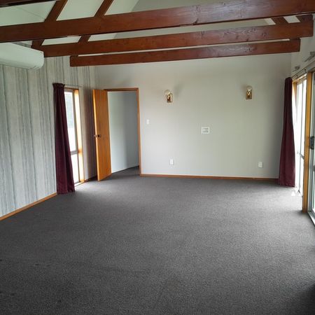 IN THE CENTRE! - Photo 5