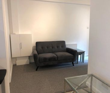 1 Bed Flat, Durnsford Road, SW19 - Photo 2