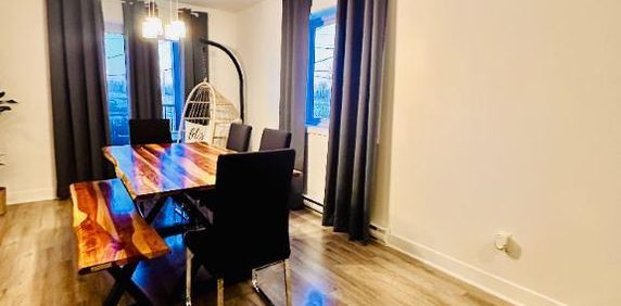 5 1/2 sur 2 étages à louer - Photo 2