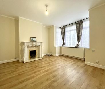 4 bedroom semi-detached house to rent - Photo 4