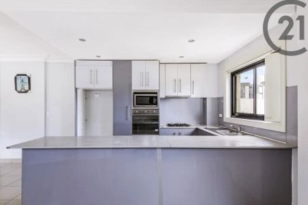 “Spacious and Fabulous 2 bedroom apartment for Lease!” - Photo 5