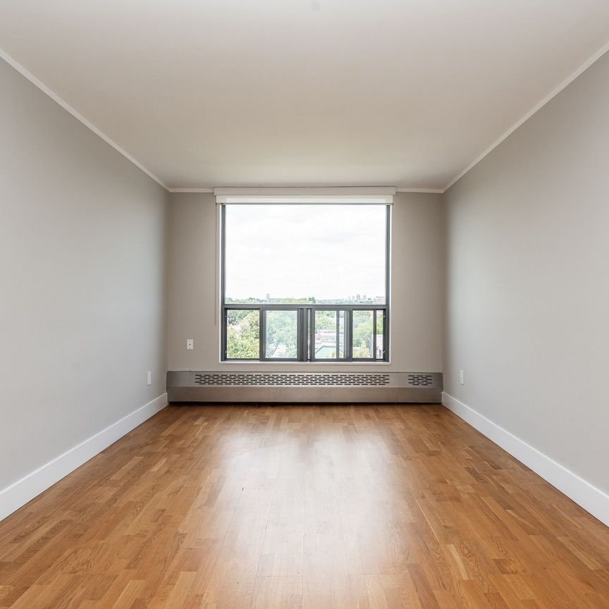 800 Richmond Street West - Photo 1