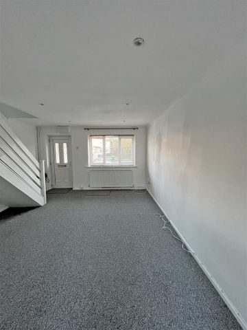 2 Bedroom House - End Terrace - Photo 3