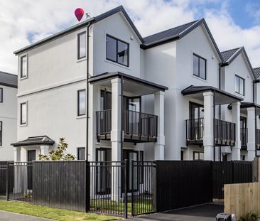 Stylish Townhouse in Prime Location with Parking - Riccarton - Photo 1