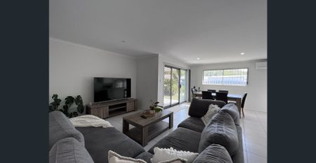 PERFECT FAMILY HOME - Photo 3