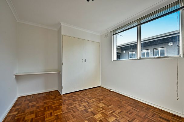 Register to Inspect: SPACIOUS APARTMENT WALKING DISTANCE TO LYGON ST! - Photo 1