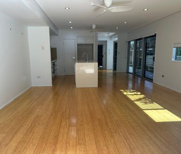 LARGE LOW MAINTENANCE TOWNHOUSE - IN POPULAR NORTHSHORE - Photo 4