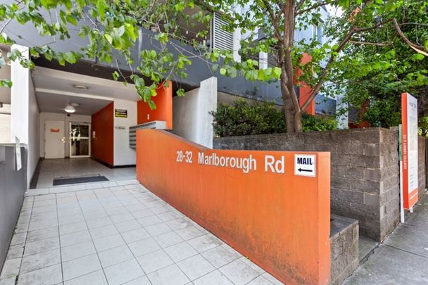 Ground Floor Full-Brick Apartment With Private Courtyard - Photo 1