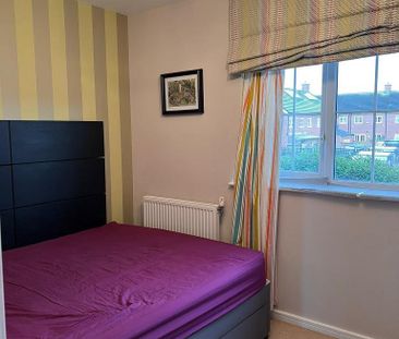 2 bed Terraced in Long Furlong Drive , Slough, SL2 2DN - Photo 2