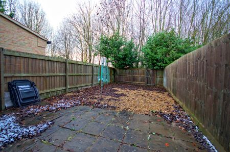 A mid terraced, three bedroom house, with garage and off road parking approximately four miles from Cambridge City Centre, Addenbrookes and the Train Station. - Photo 5