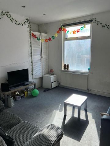 5 bedroom terraced house to rent - Photo 2