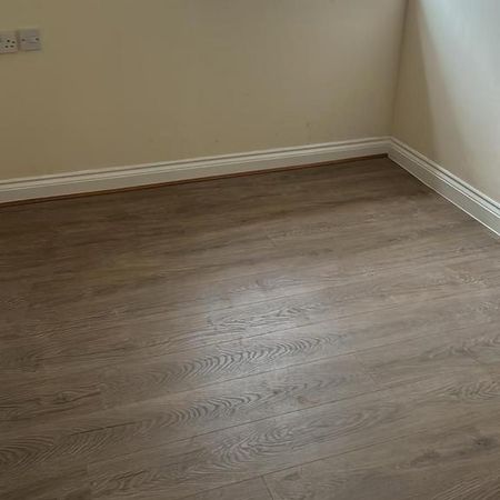 3 bedroom flat to rent - Photo 3