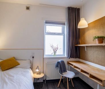 6 Bed End Terrace, Ruskin Avenue, M14 - Photo 3