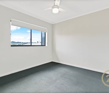 Chic 2 Bedroom Unit - Nambour CBD - Photo 4