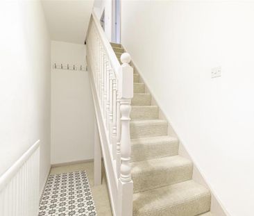 3 bedroom flat to rent - Photo 3