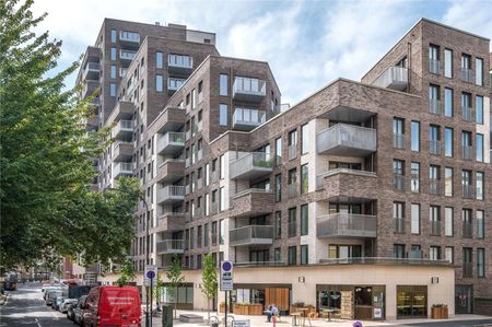 A high specification two bedroom apartment with two private balconies. - Photo 2